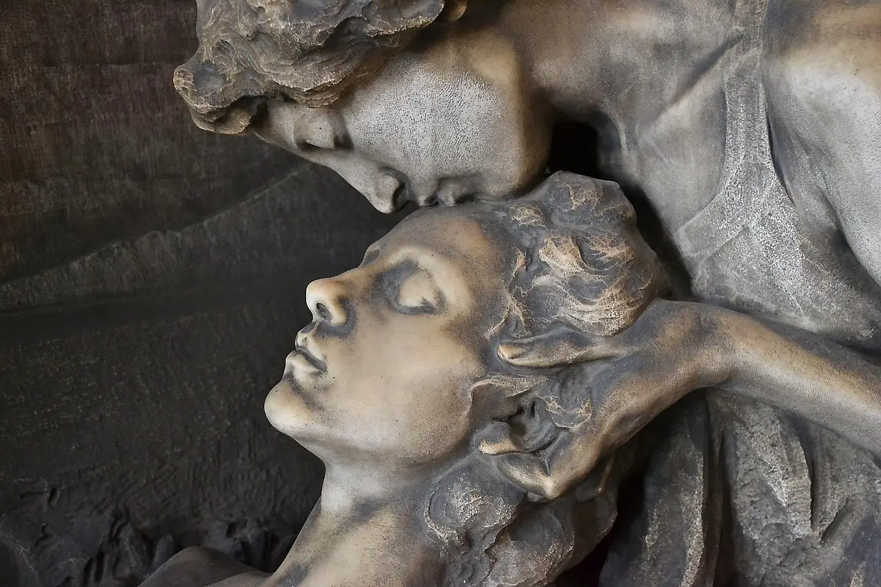 Condemning Violent Protestors, Alicja Kwade to Remove Art Basel Paris Public Sculpture Early